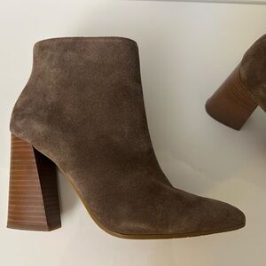 Kenneth Cole New York Gladis Genuine Leather Suede Ankle Boot Walnut Taupe (6)
